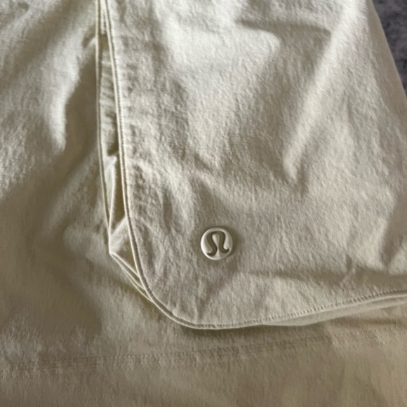Lululemon Relaxed-Fit Super-High-Rise Cargo Short 4" - Picture 14 of 16
